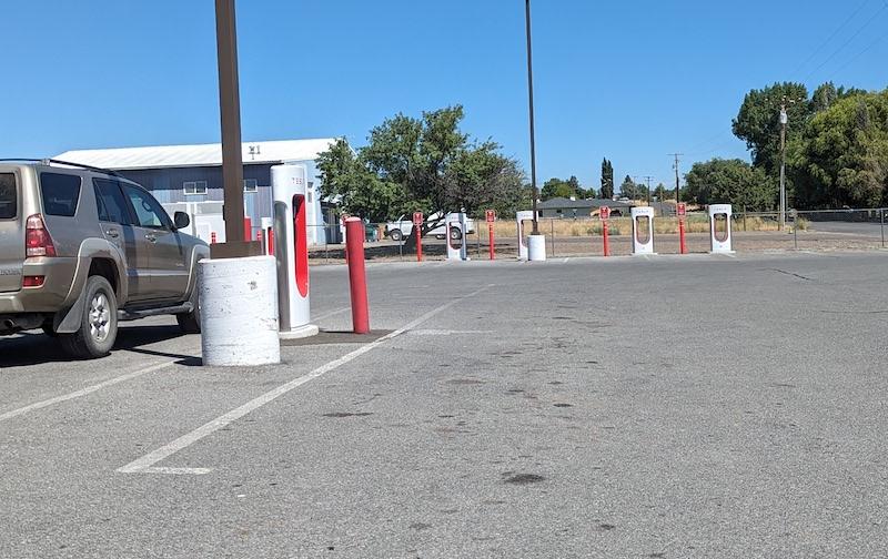 Tesla Cybertruck 350 mile range Quad Motor rumored to be 1st trim launched SuperchargerAlturas