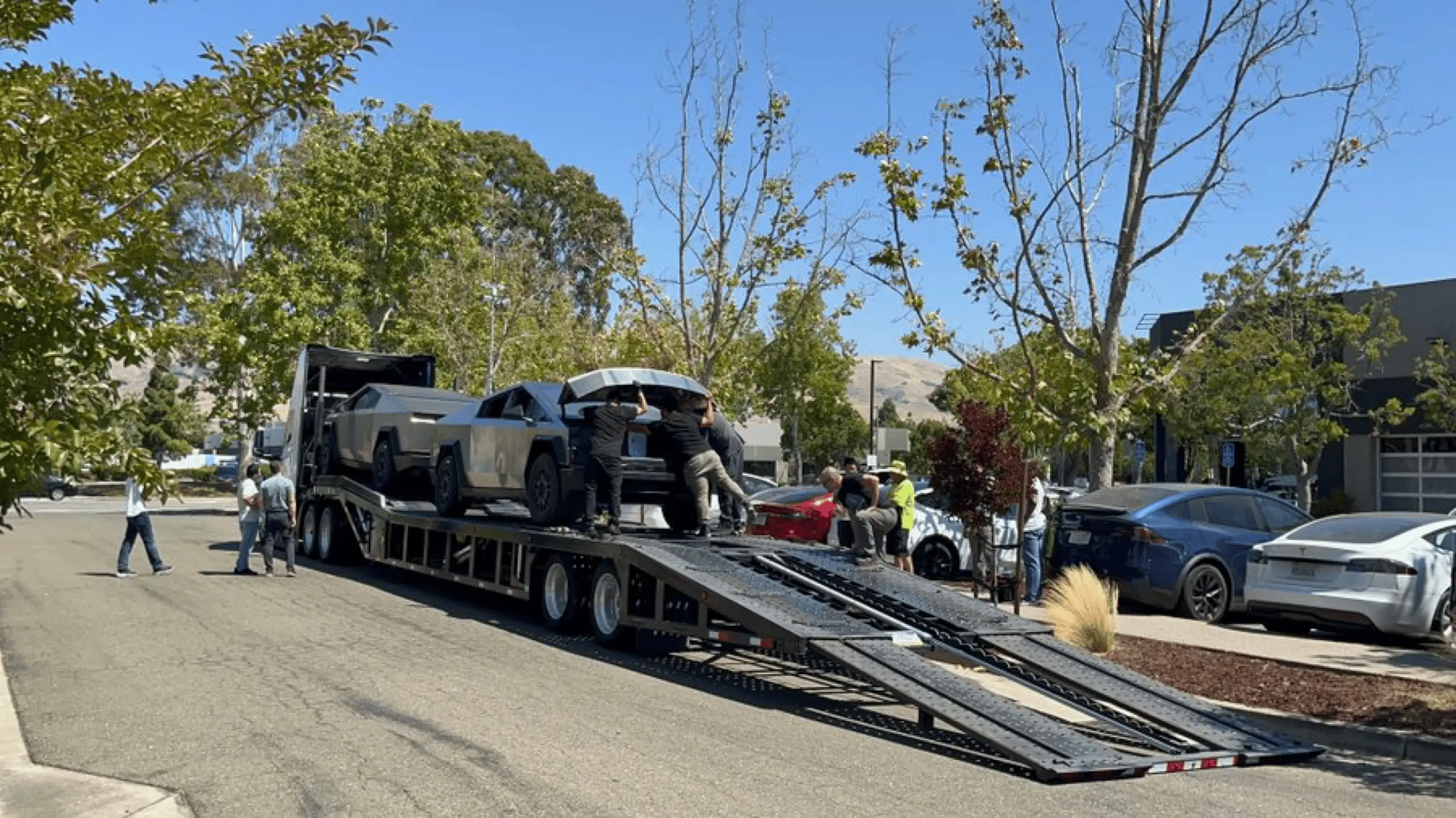 Tesla Cybertruck 8/29: Cybertrucks spotted heading towards Fremont + unloading videos + reverse sound + open frunk look! 1693348027148