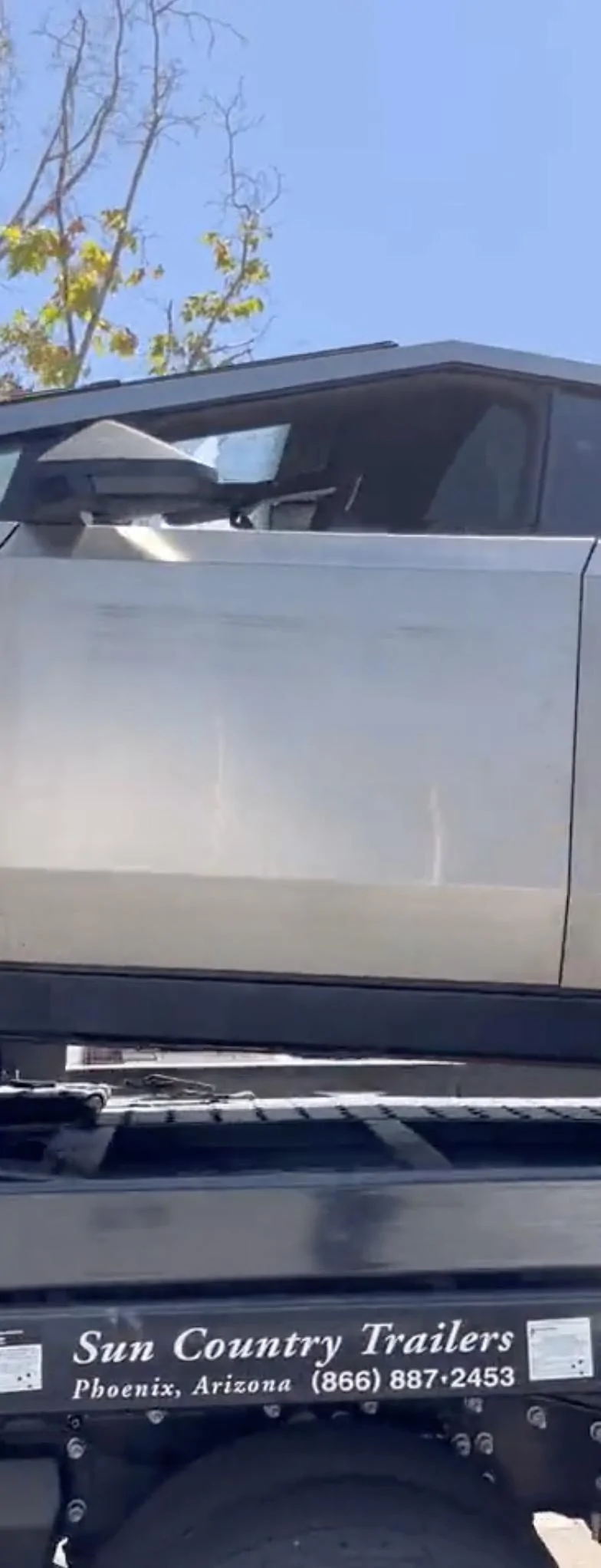 Tesla Cybertruck A look at interior of glass roof / cabin ceiling Screenshot 2023-08-29 at 7.08.15 PM