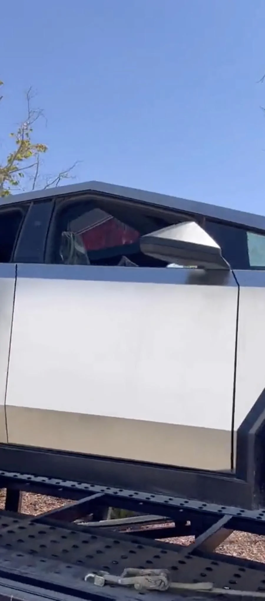 Tesla Cybertruck A look at interior of glass roof / cabin ceiling 1693443260708