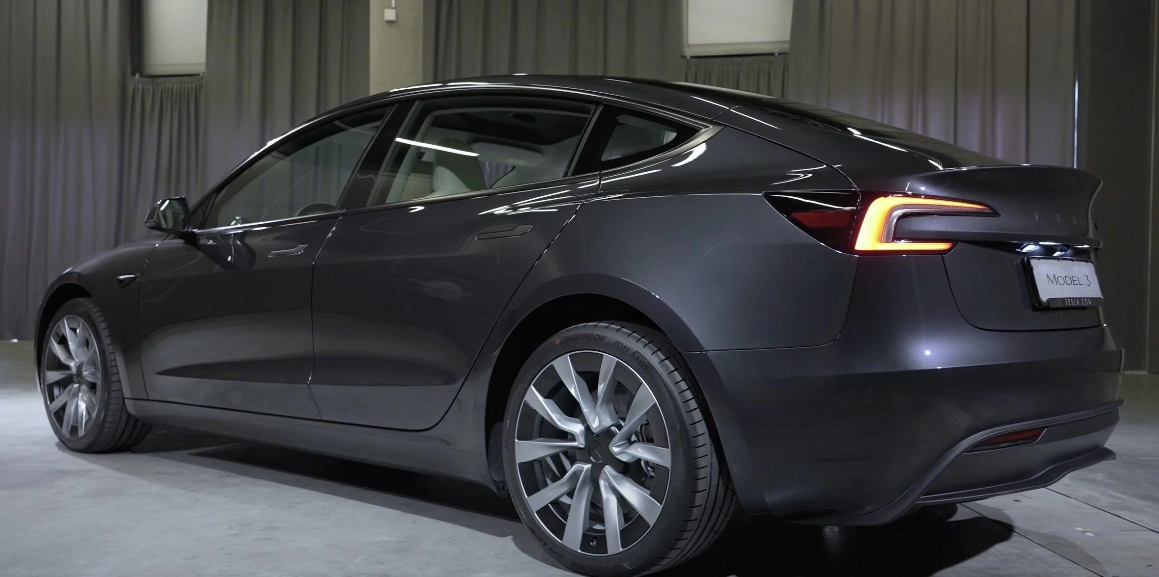 Tesla Cybertruck Model 3 Refresh Revealed! F45hjnSWAAAwd6