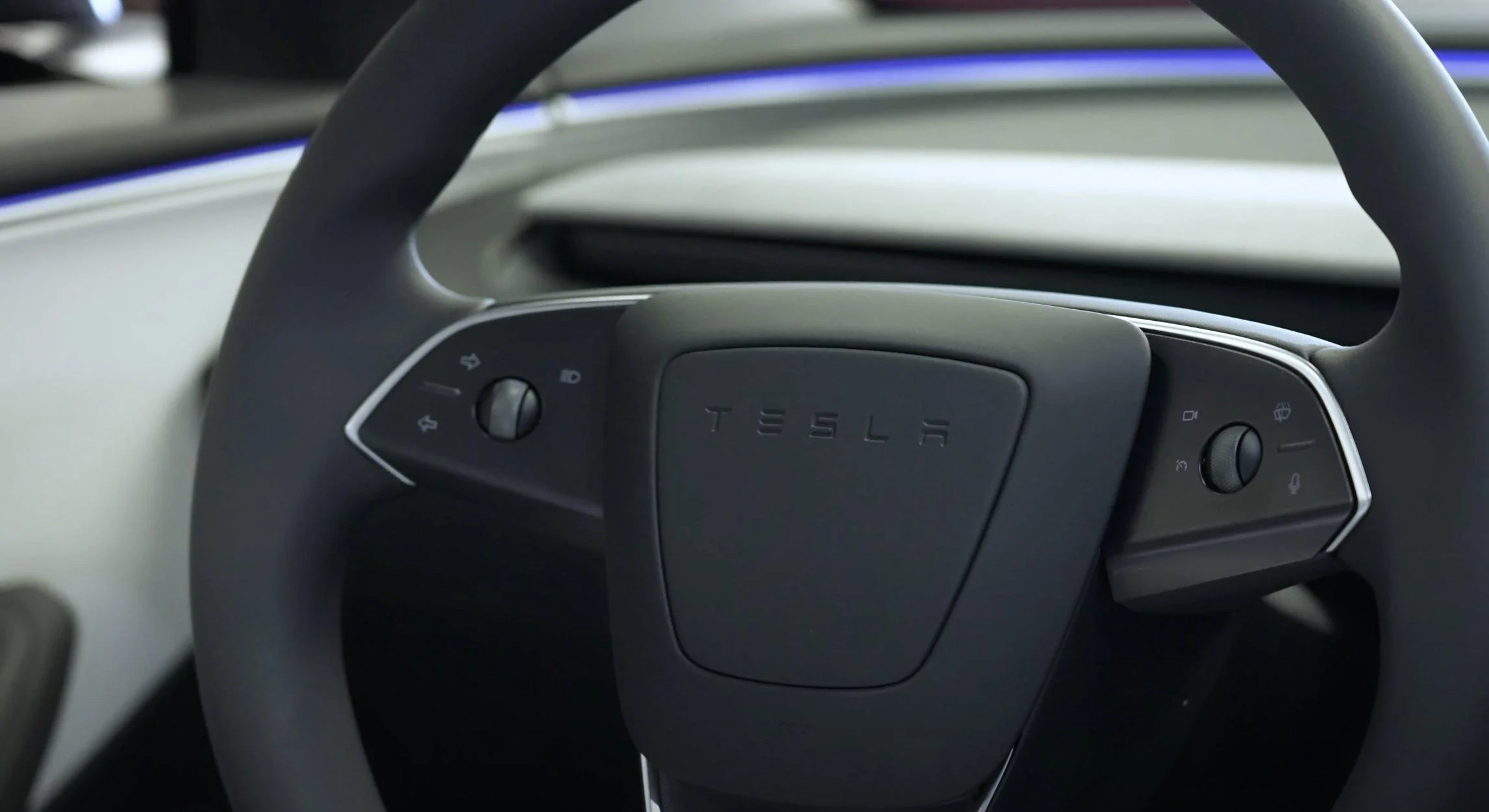 Tesla Cybertruck Model 3 Refresh Revealed! F45iXlKWMAAMK_l