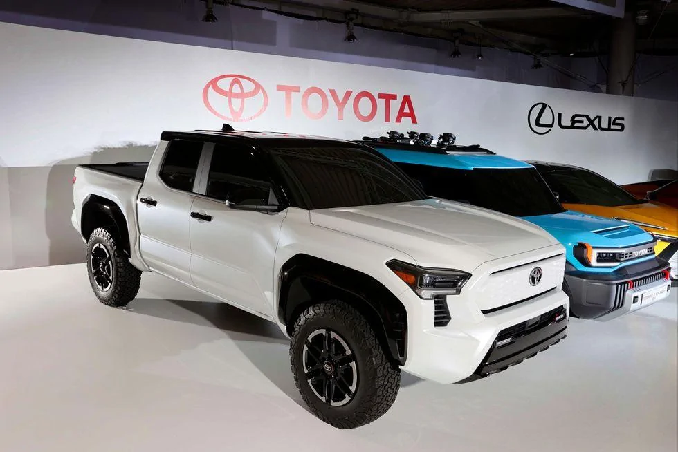 Tesla Cybertruck Closeups!! Dual Motor Cybertruck shows frunk open, alcantara headliner, perforated seats, rectangular steering wheel, VIN # (8/31 pics) 1693583470242