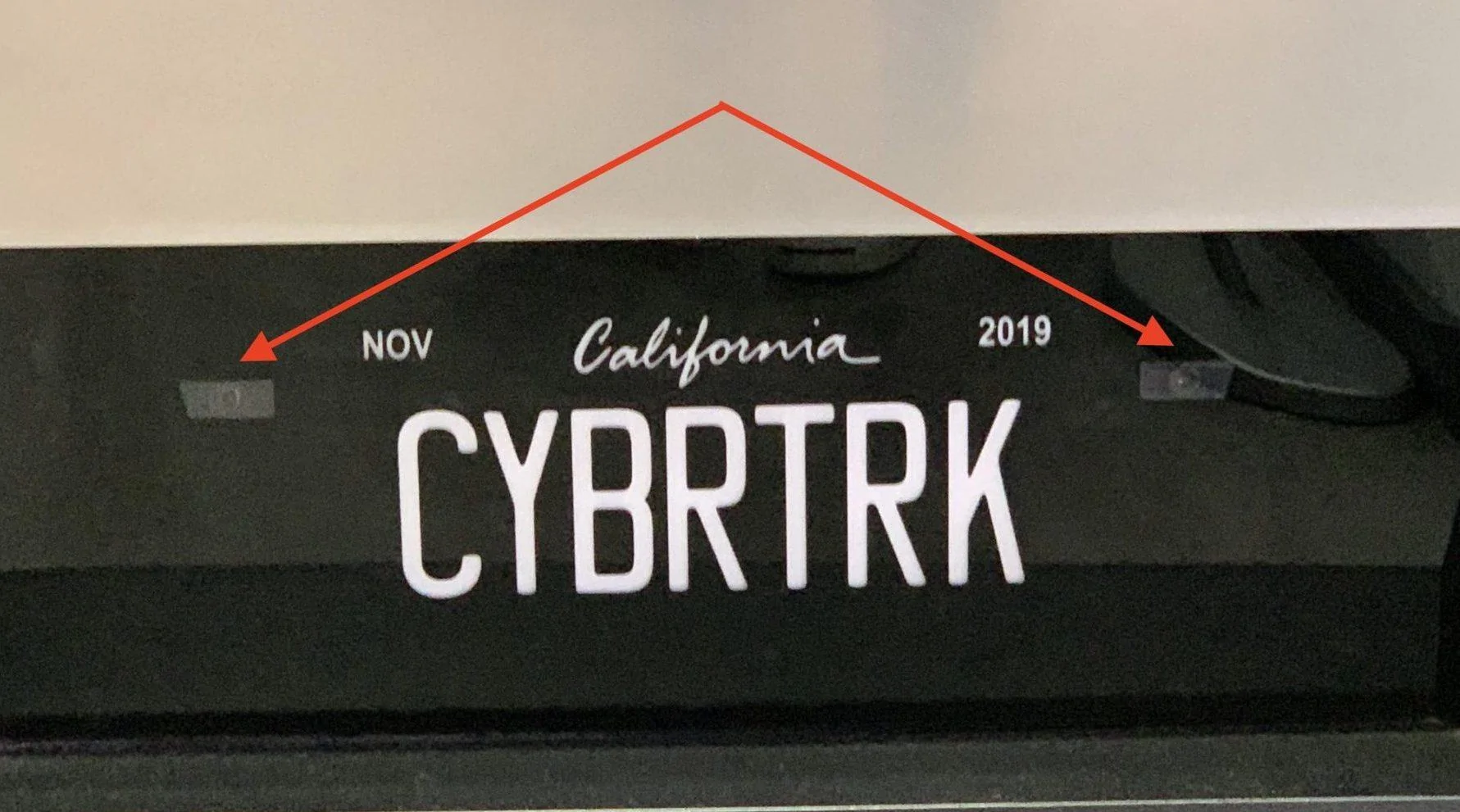 Tesla Cybertruck Self driving backing up when towing a trailer ? Cybertruck-rear-cameras-backup-cameras