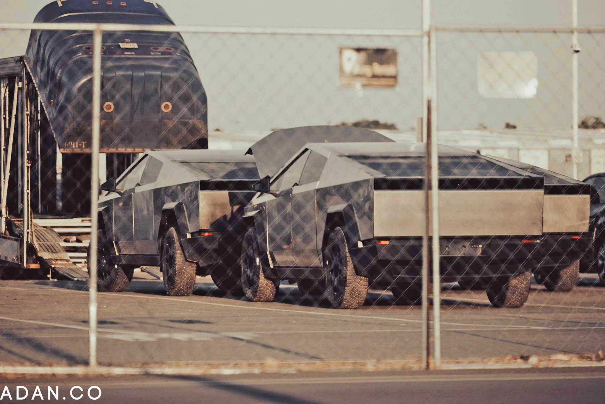 Tesla Cybertruck [Video + Pics] Cybertruck suspension at high setting height (loading onto trailer and public streets) F5JLF-gWEAAnZFB