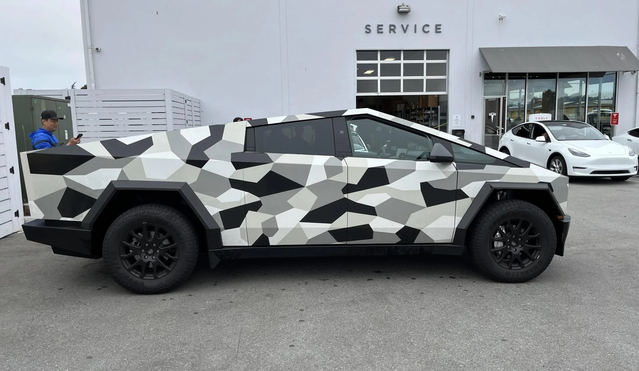 Tesla Cybertruck Cybertruck stops by Tesla Service Center in Monterey! F5NwSp5bIAA27rL