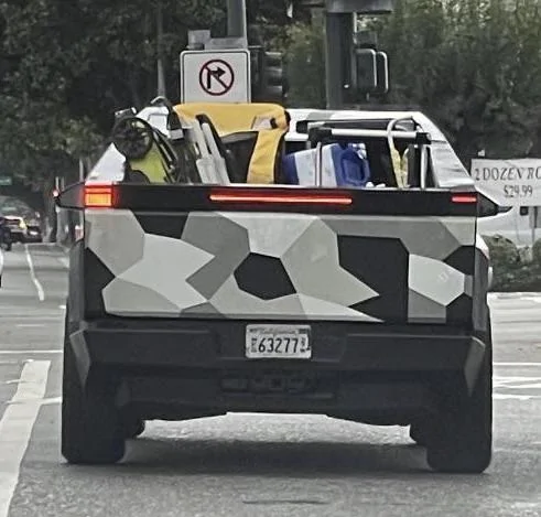 Tesla Cybertruck Spotted: Cybertruck bed vault hauling beach chairs, lawn mower and gear f9km3xvvwbmb1