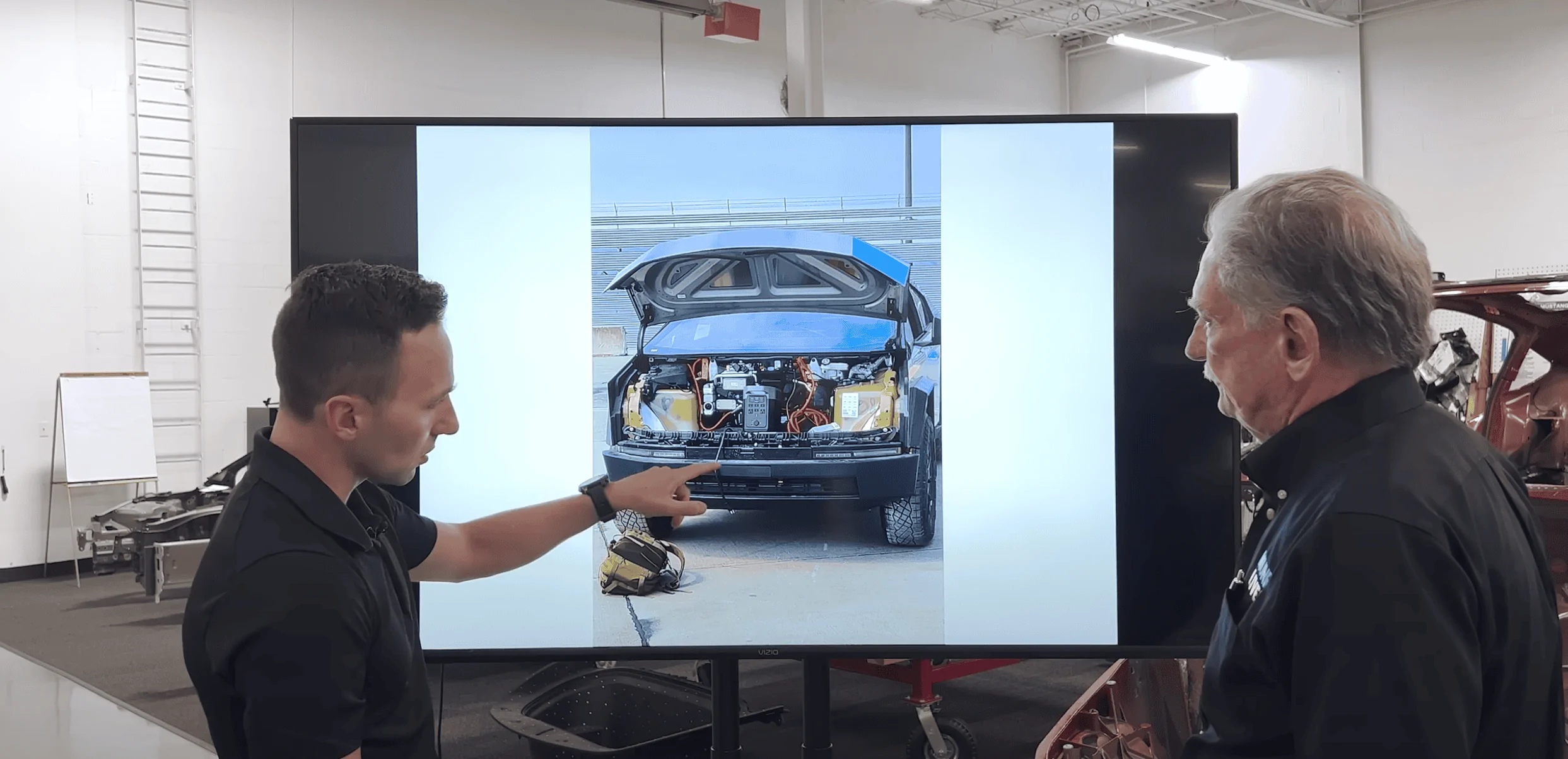 Tesla Cybertruck Munro analyzes the Cybertruck Dual Motor frunk closeup & interior photos | Munro Live 1693880662222