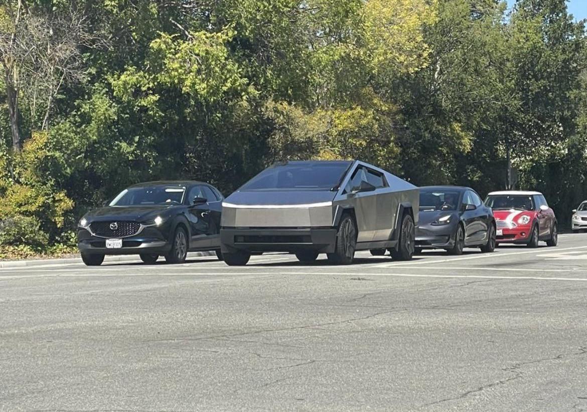 Tesla Cybertruck Cybertruck vs. Model 3, Mazda CX3, Mini Cooper size comparison (public sighting) 213o5er7cfmb1