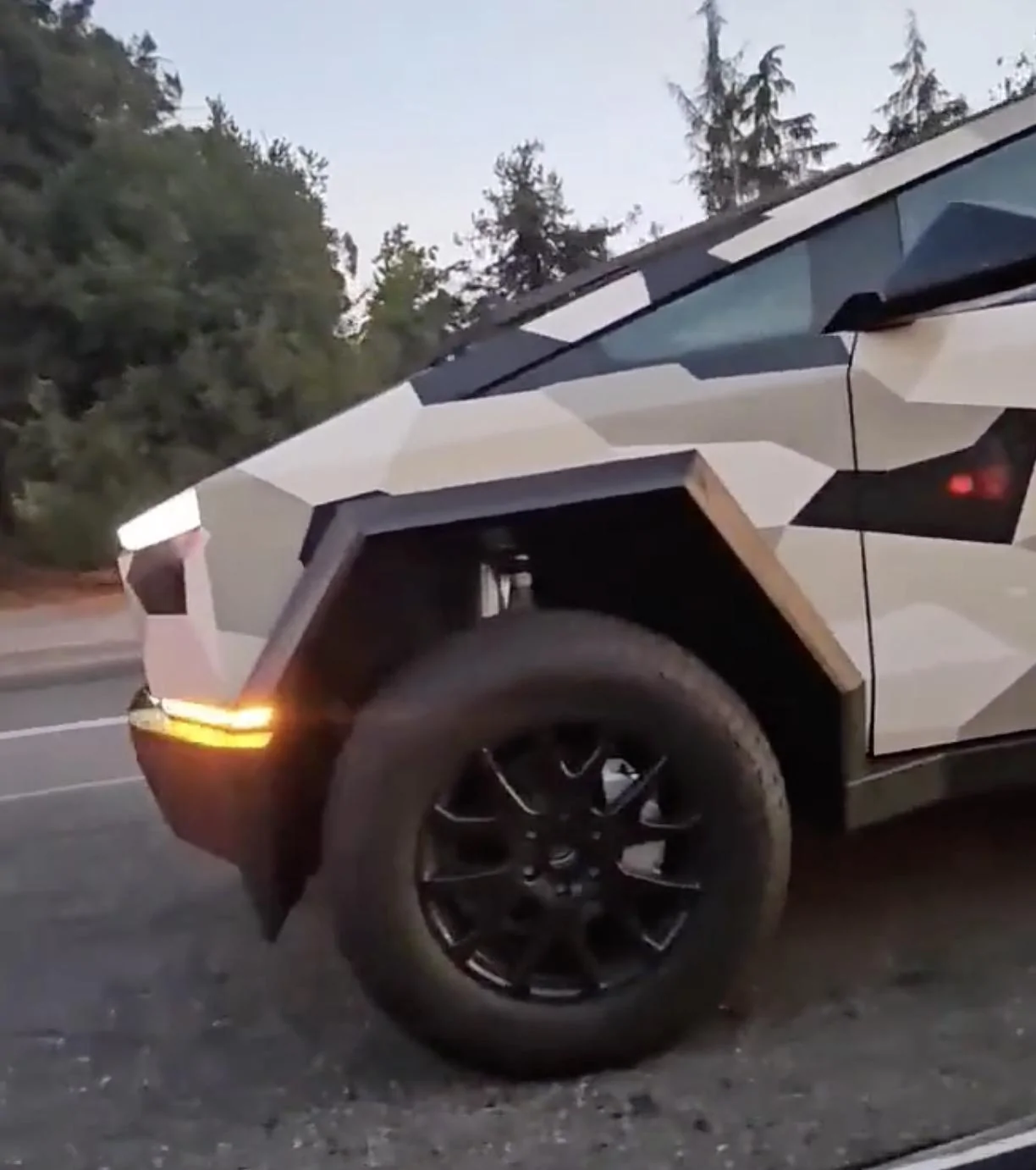 Tesla Cybertruck [Video + Pics] Cybertruck suspension at high setting height (loading onto trailer and public streets) Screenshot 2023-09-05 at 2.40.54 PM