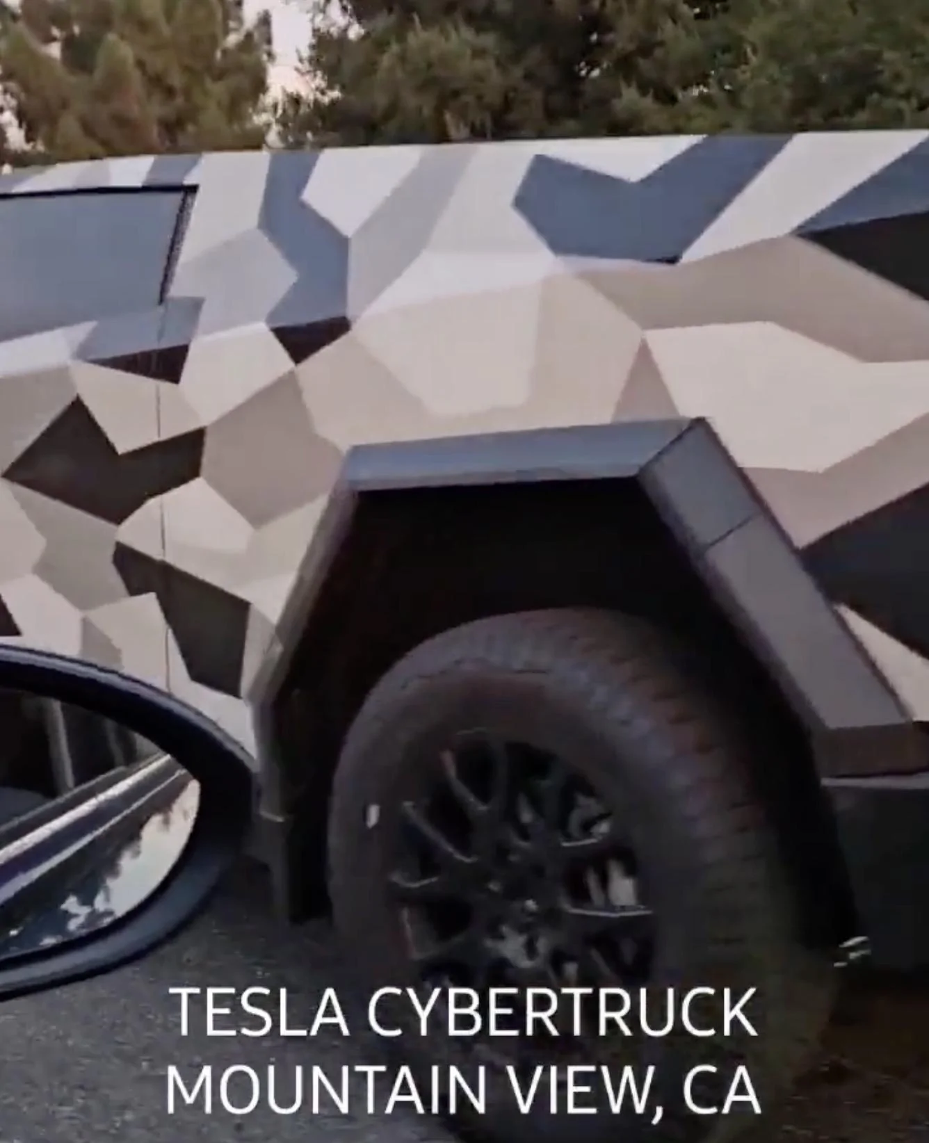 Tesla Cybertruck [Video + Pics] Cybertruck suspension at high setting height (loading onto trailer and public streets) Screenshot 2023-09-05 at 2.41.10 PM
