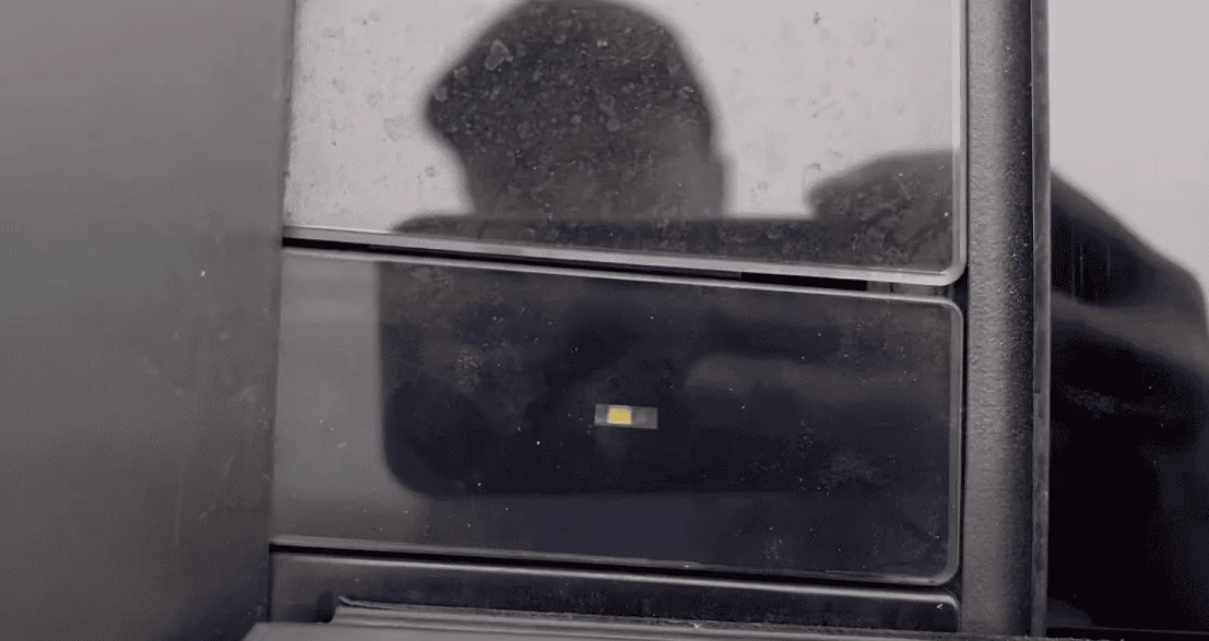 passenger_door_button.png