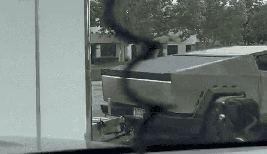 Tesla Cybertruck Spotted: First video of Cybertruck towing trailer! 1694066362222