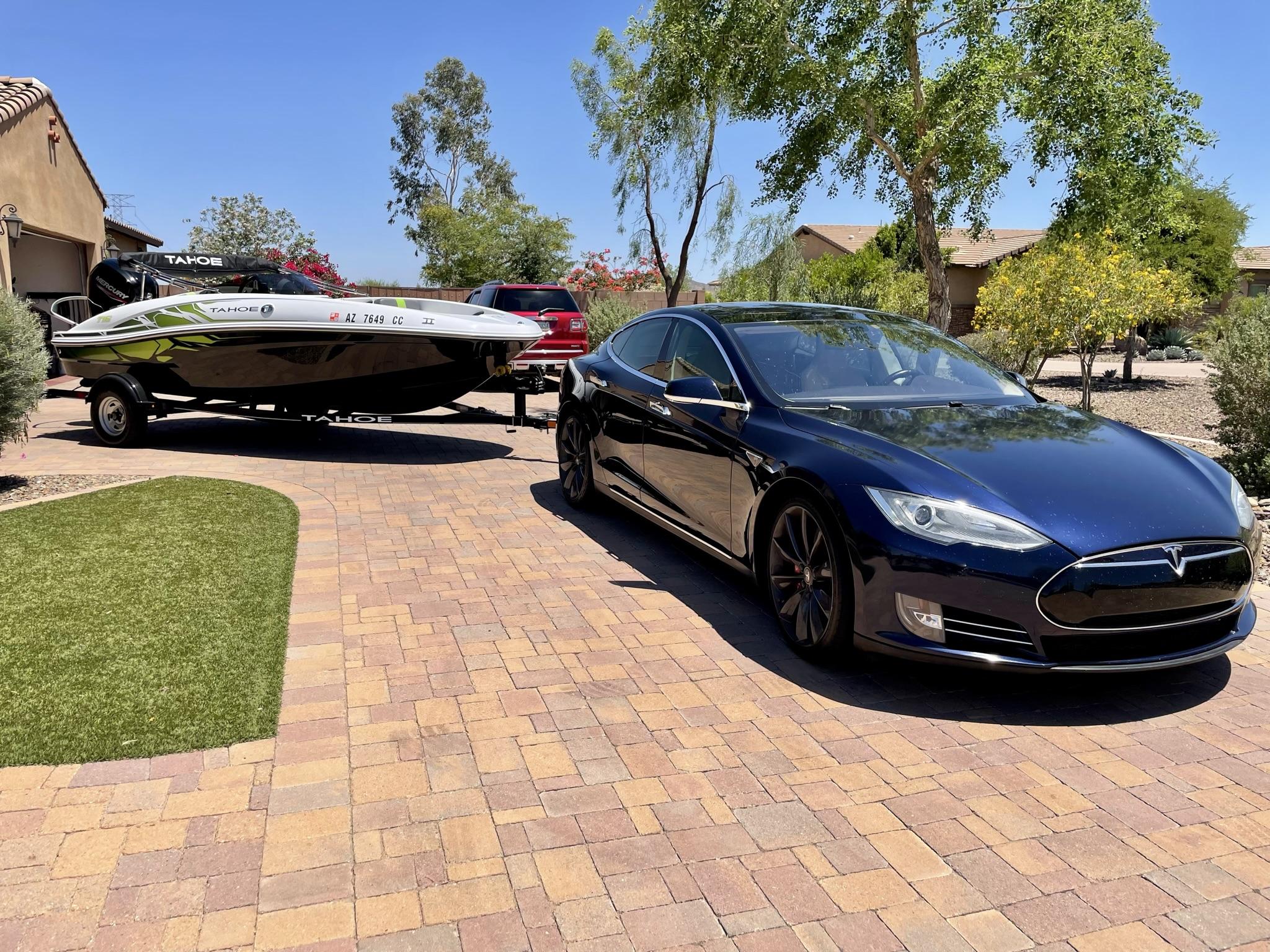 Tesla Cybertruck Tesla CyberTruck pulling trailer smokes Prius getting on freeway 🤣 5E6AECFA-ED6A-403C-88B6-2CE8347B2A4B