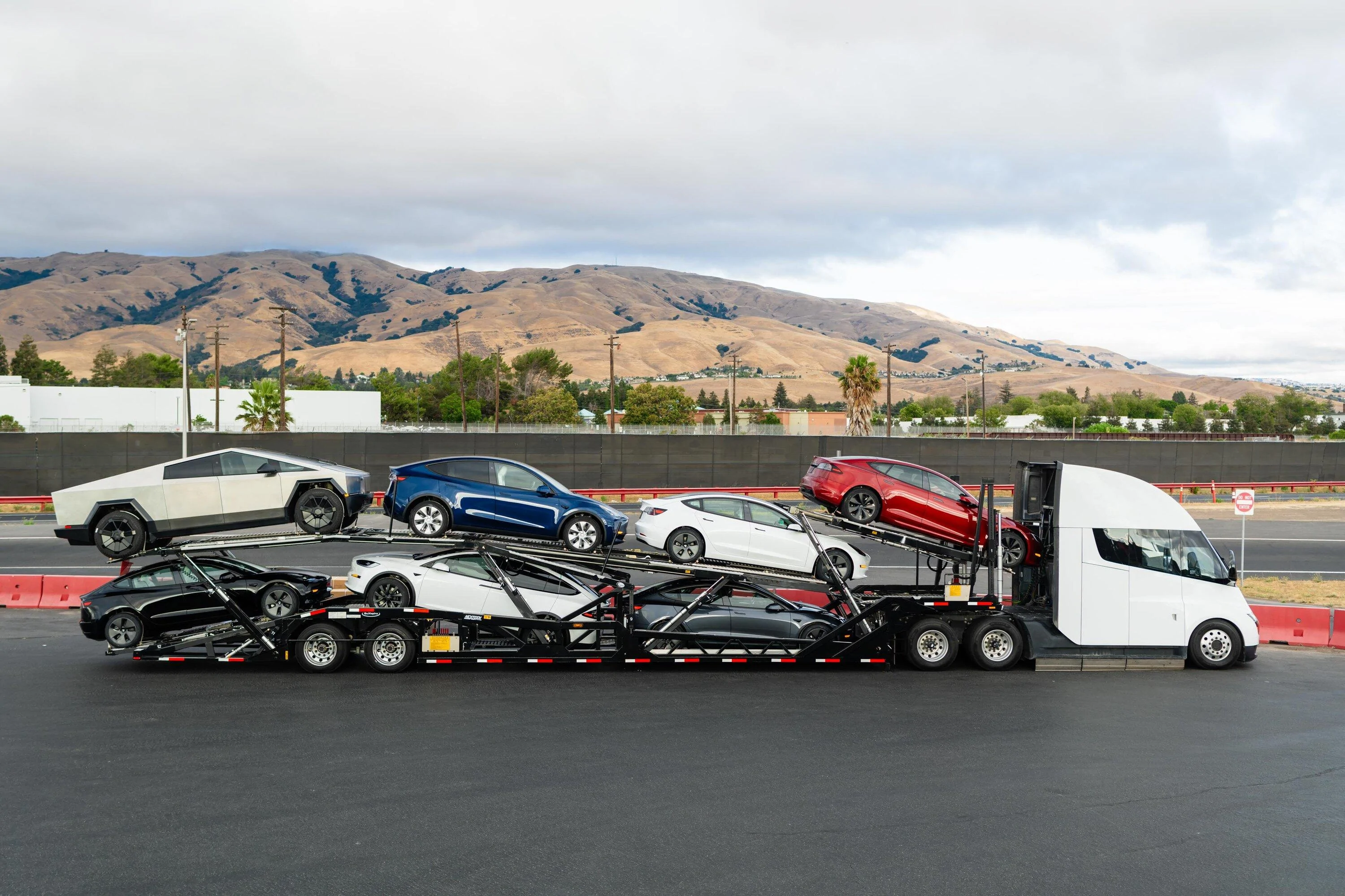 Tesla Cybertruck Family Trip Photo 📸 😍 F5hSGgEWEAAcIyn