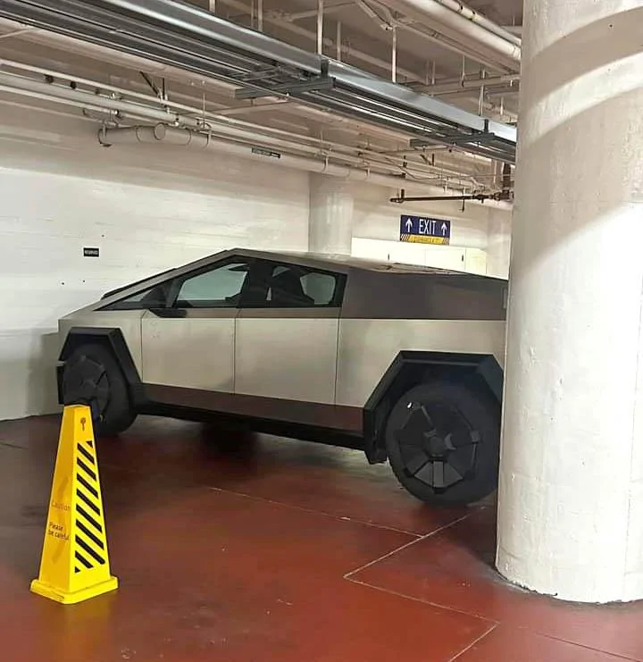 Tesla Cybertruck Cybertruck spotted parked in X (Twitter) building garage F5hND46W8AAjUW1