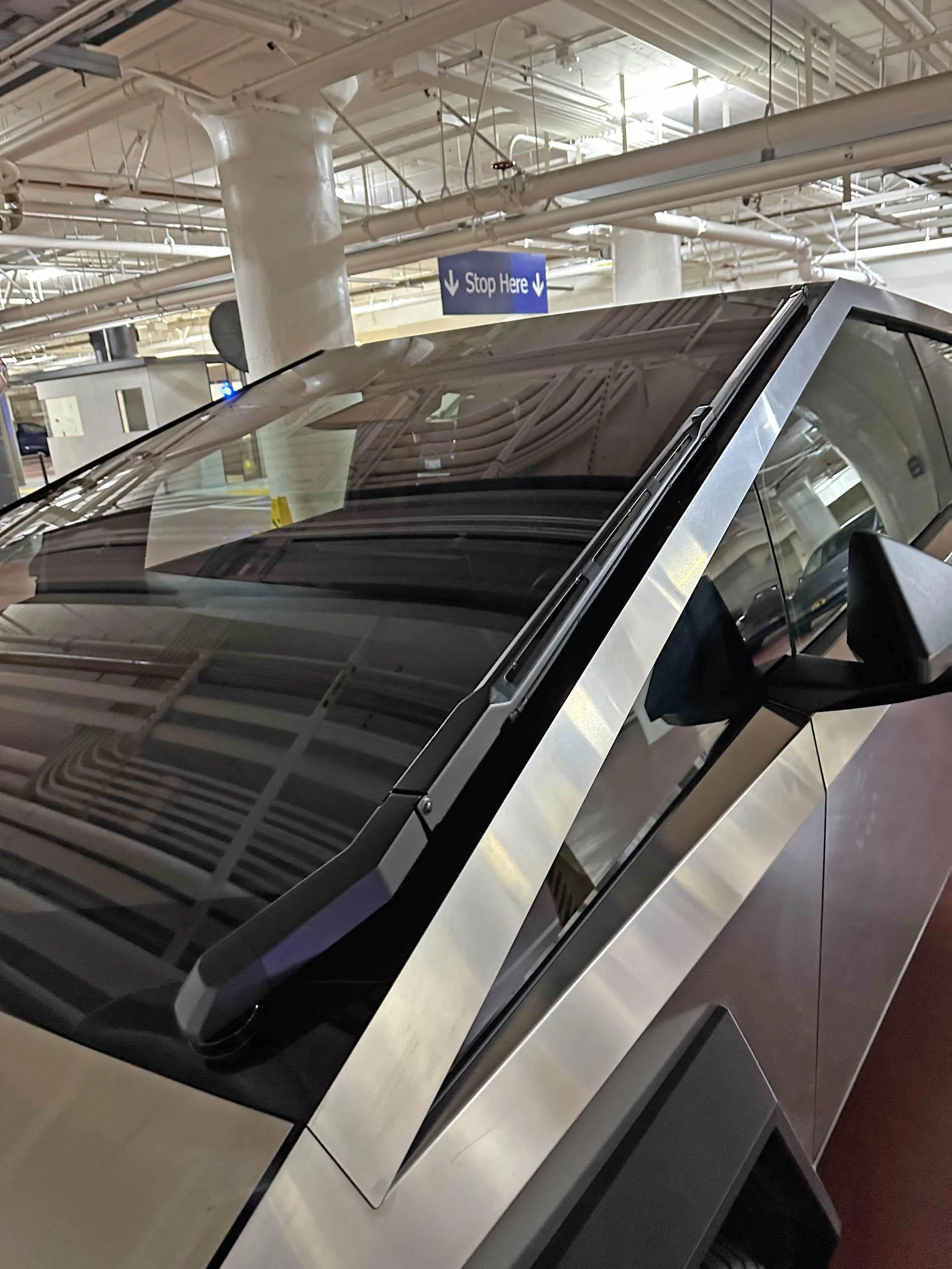 Tesla Cybertruck Cybertruck spotted parked in X (Twitter) building garage f5h0lmubaaipeup-jpeg