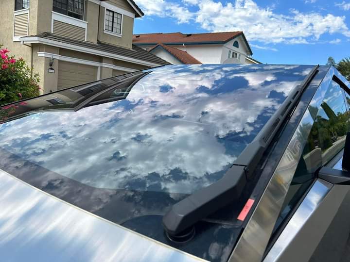 Tesla Cybertruck Cybertruck parked on street in residential neighborhood [9/9 pics] F5nfowdXcAATk-