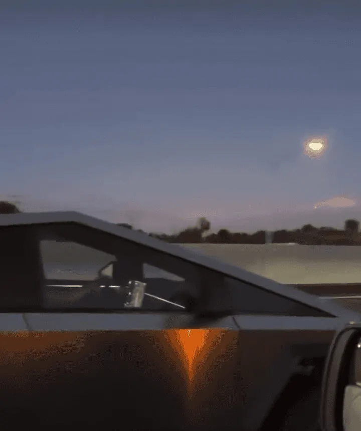 Tesla Cybertruck Ambient Lighting and Stainless Steel are beautiful at dusk / sunset 😍 1694399540432