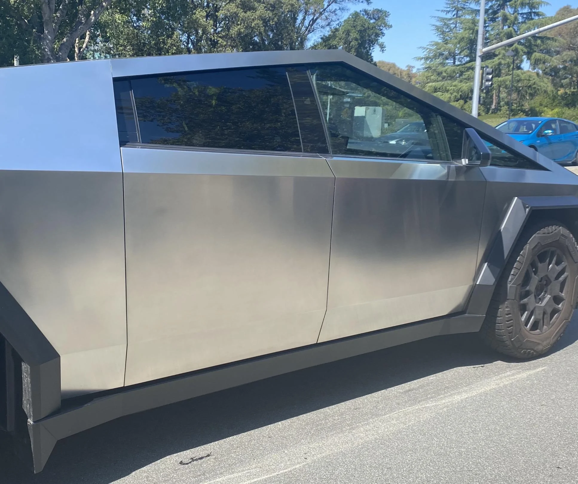 Tesla Cybertruck Cybertruck spotted today 9/13 showing awesome build quality & fitment F571PlCasAAtjvv