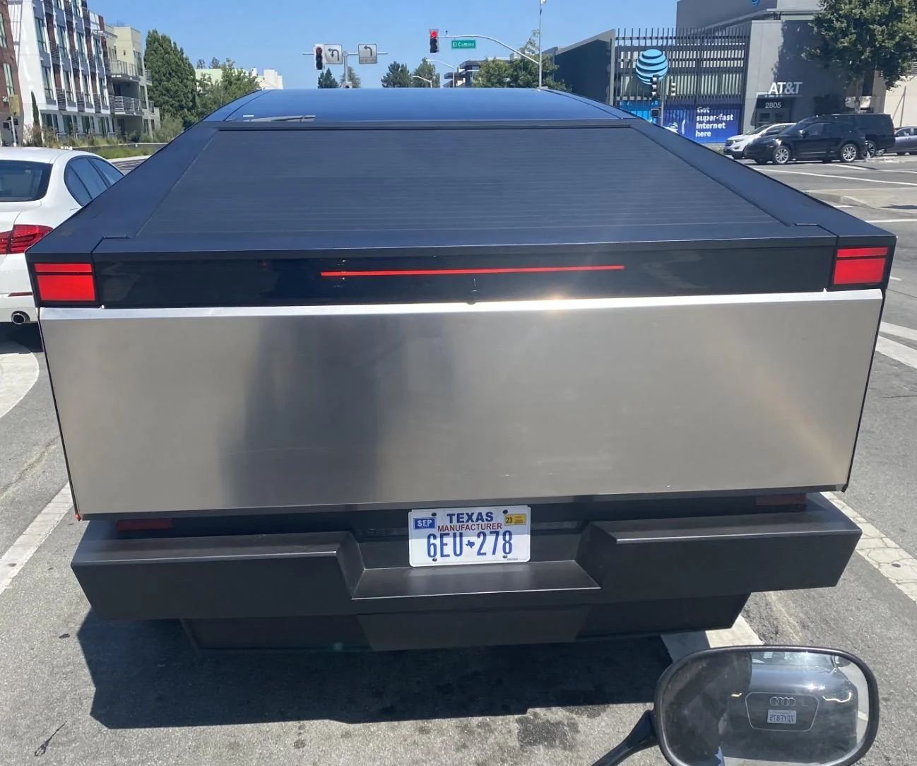 Tesla Cybertruck Cybertruck spotted today 9/13 showing awesome build quality & fitment {filename}