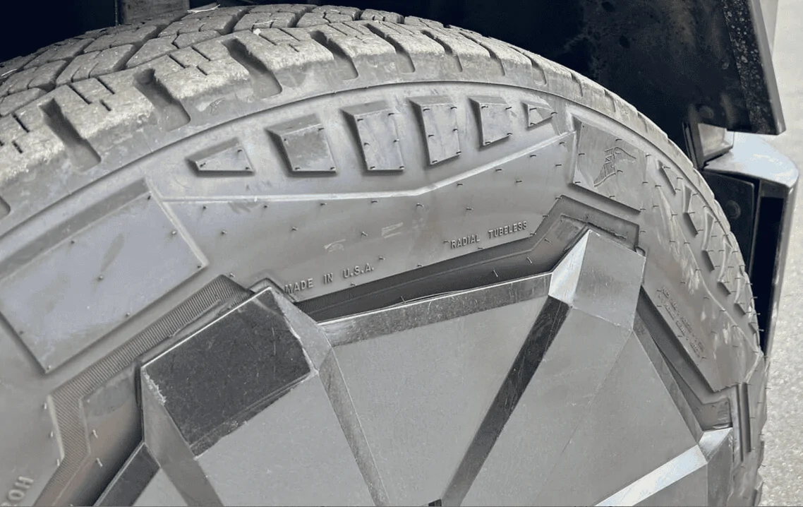 Tesla Cybertruck CT hubcap fitment (?) 1694657232325