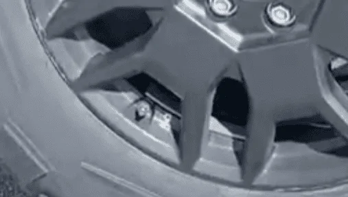 Tesla Cybertruck Video: Cybertruck Vents Air Suspension Pressure While Lowering! 💨 + Close Look at Bed Vault! 1694723095099