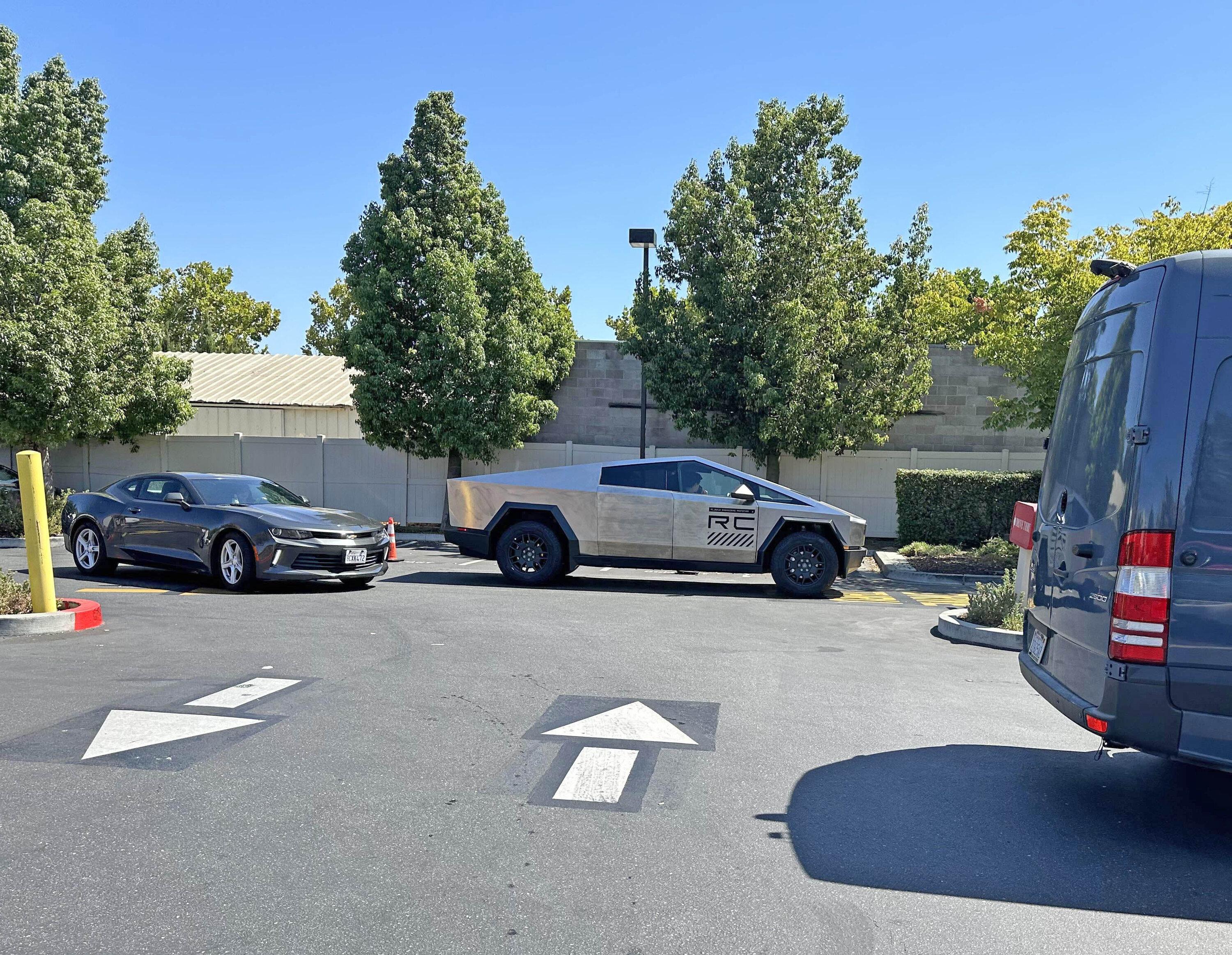 Tesla Cybertruck Cybertruck spotted getting Chik-fil-A 🍗 oruw6lfx5iob1