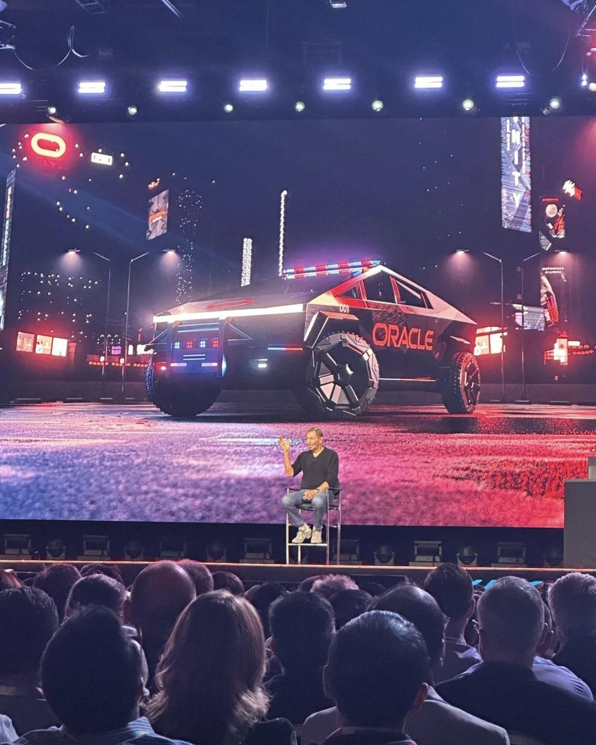 Tesla Cybertruck 🚨 Oracle Cybertruck Police Car Revealed by CEO Larry Ellison (Preview of Accessories?) -- Video Added 7C5F0B05-7843-4BBB-ACDB-2B77EB85BB98
