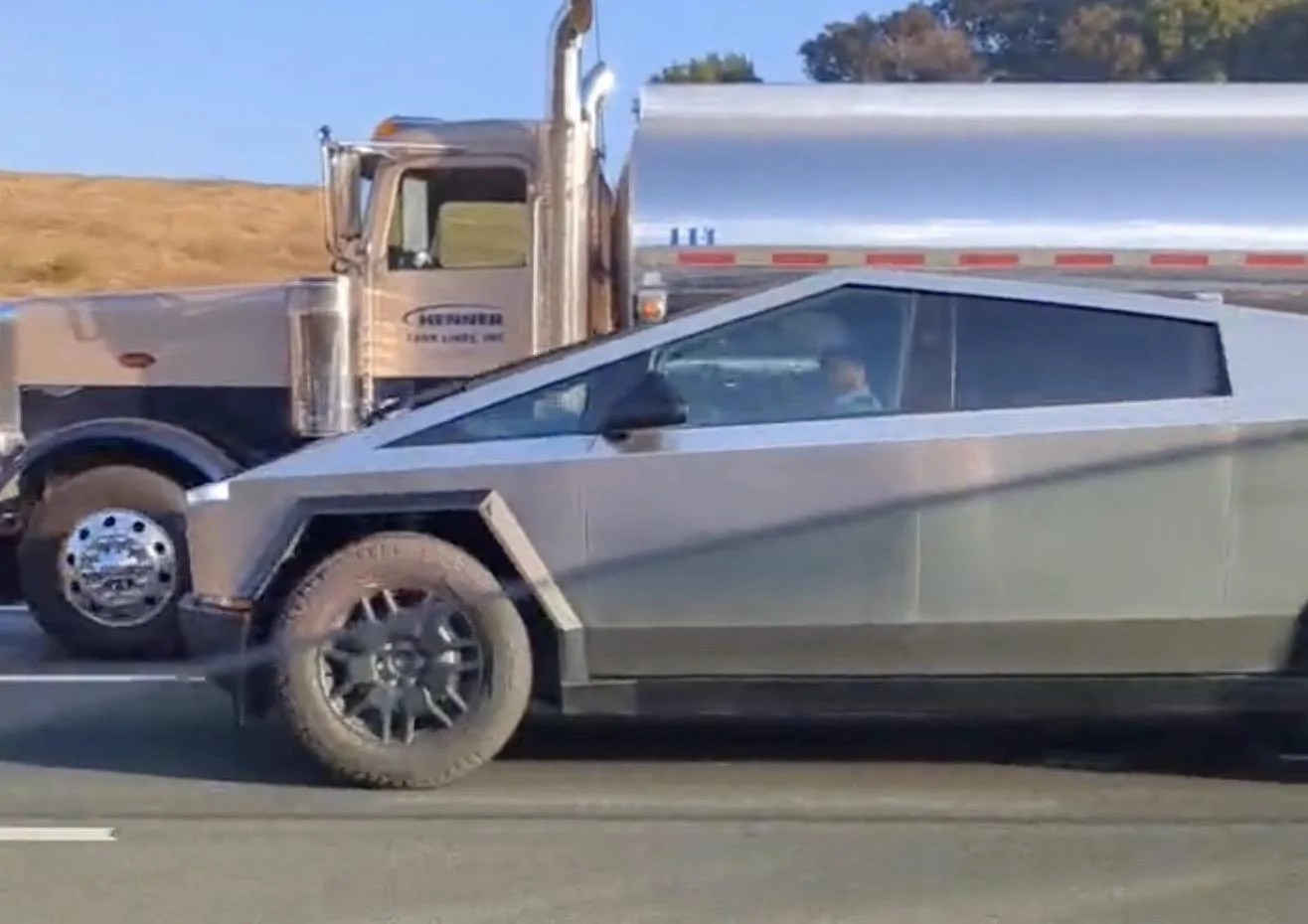 Tesla Cybertruck Video: Sun Visor Down and Cybertruck's Brushed/Satin Stainless vs. Polished Mirror Stainless Steel Screenshot 2023-09-22 at 10.04.46 AM