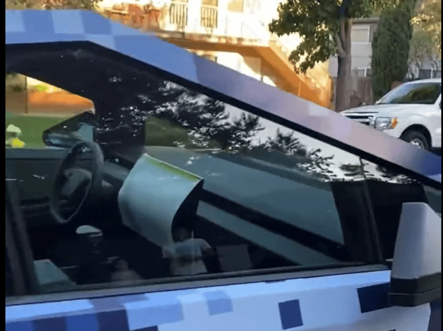 Tesla Cybertruck ‼️ Digital Camo Cybertruck w/ "CYBRTRK" branded tires + Round steering wheel 🤩 Screenshot 2023-09-22 230918