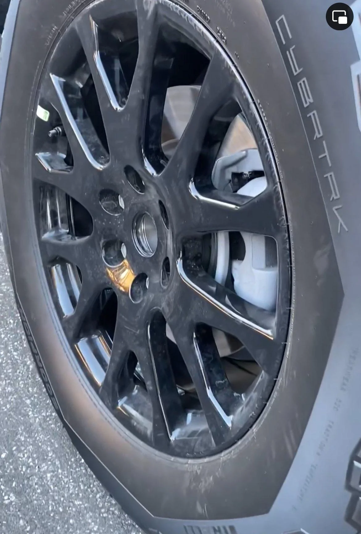 Tesla Cybertruck ‼️ Digital Camo Cybertruck w/ "CYBRTRK" branded tires + Round steering wheel 🤩 f6rrdzbacaaxgtm-jpeg