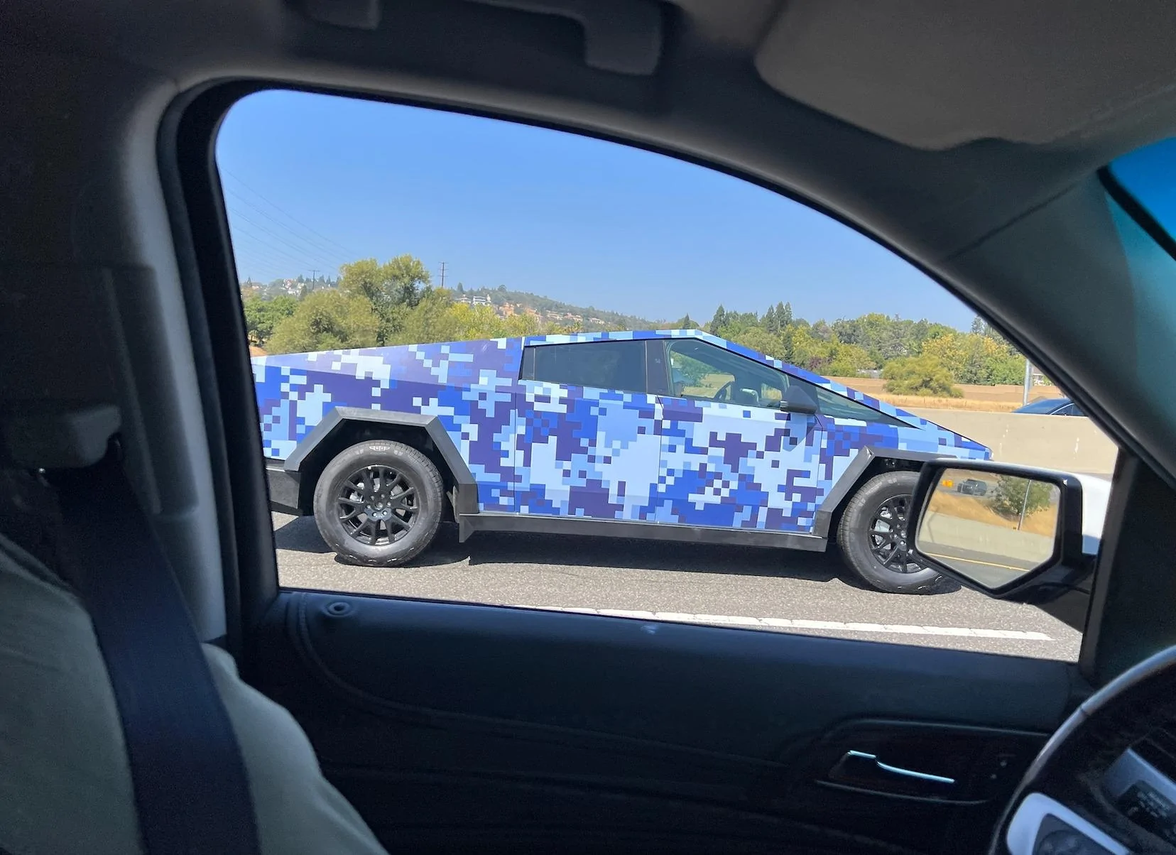 Tesla Cybertruck [Videos added] Cybertruck gets new wrap! Minecraft low-res digital camo style 📸 376680026_10160916693087974_5351400886721189770_n