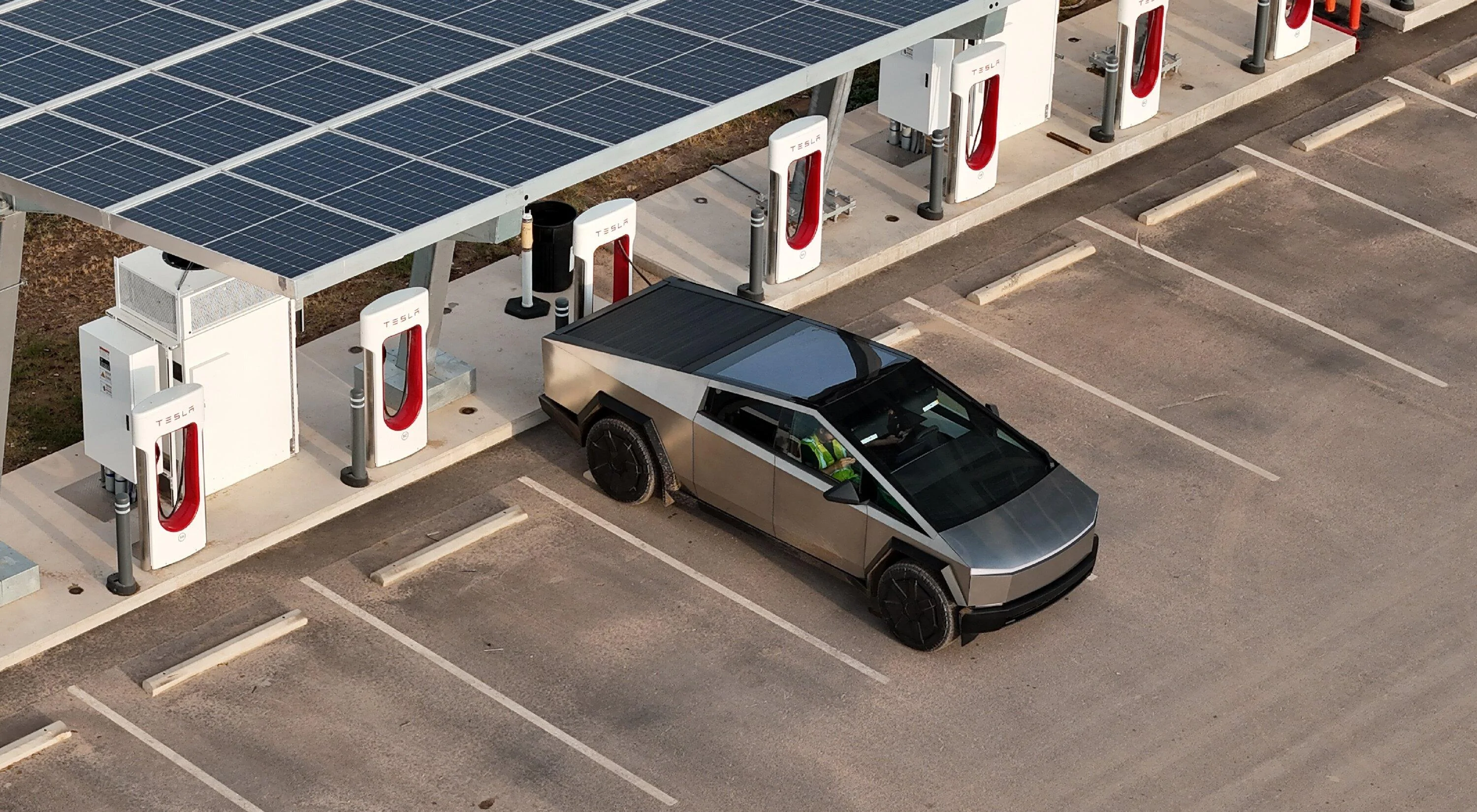Tesla Cybertruck 'Master Candidate' Cybertrucks reportedly spotted at Giga Texas [updated w/ photos] F64Omw0XUAEY0_c