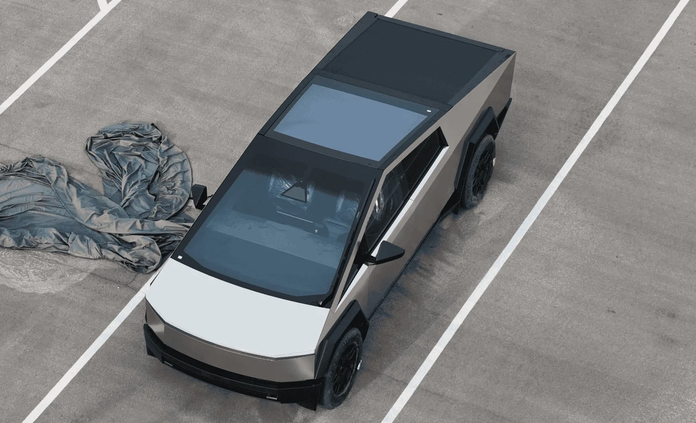 Tesla Cybertruck Cybertruck parked in (test driver's?) house driveway and showing excellent fit & finish 1695682660744