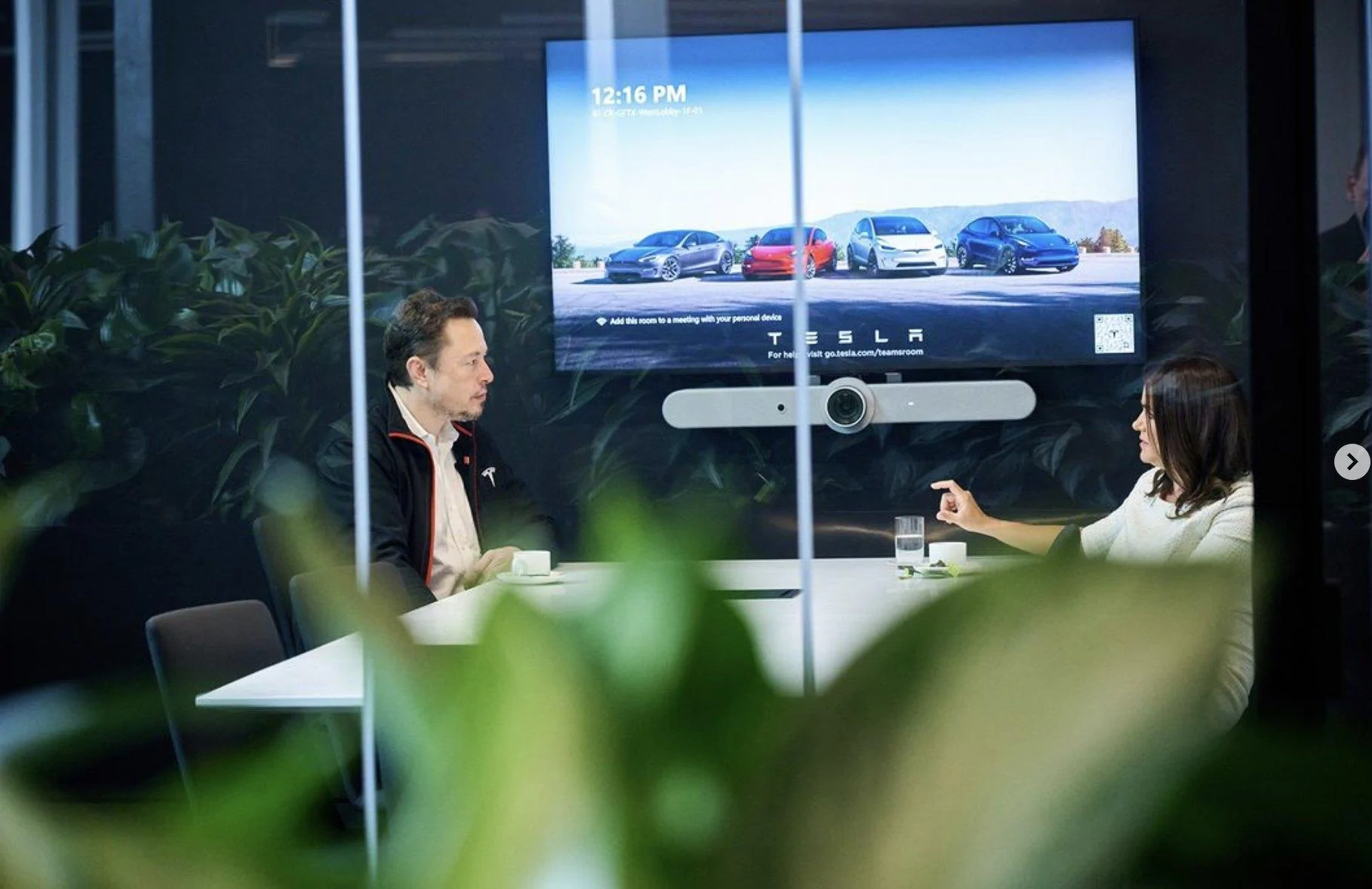 Tesla Cybertruck Musk shows Cybertruck to Hungarian president Katalin Novak at Giga Texas' completed new entrance F67xSwmXgAA6ivc