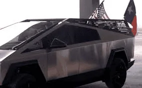 Tesla Cybertruck New roof rack / crossbar spotted on Cybertruck 1695781798554