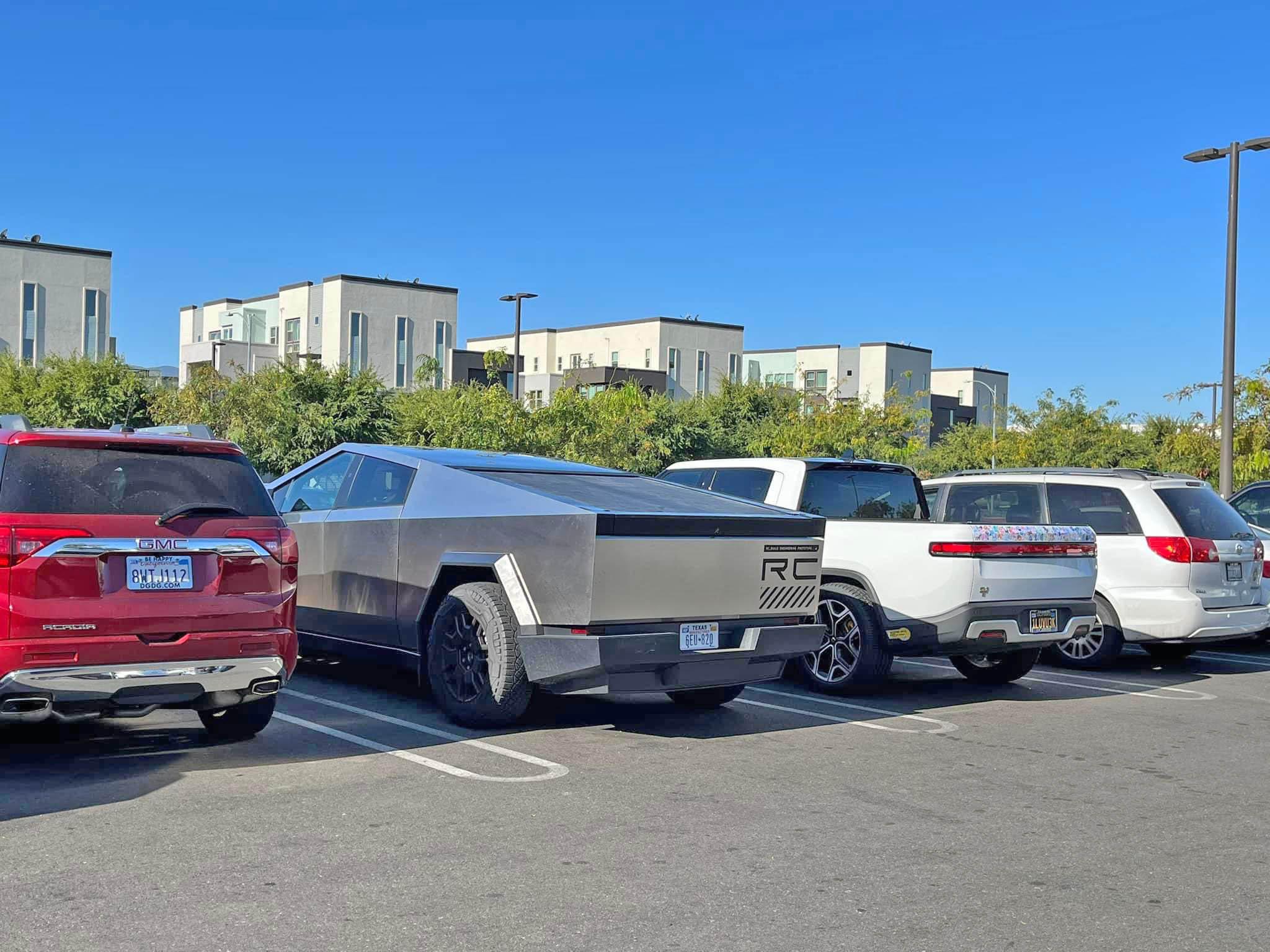 Tesla Cybertruck Cybertruck parked next to Rivian R1T and driving next to R1S Cybertruck vs Rivian R1T size comparison