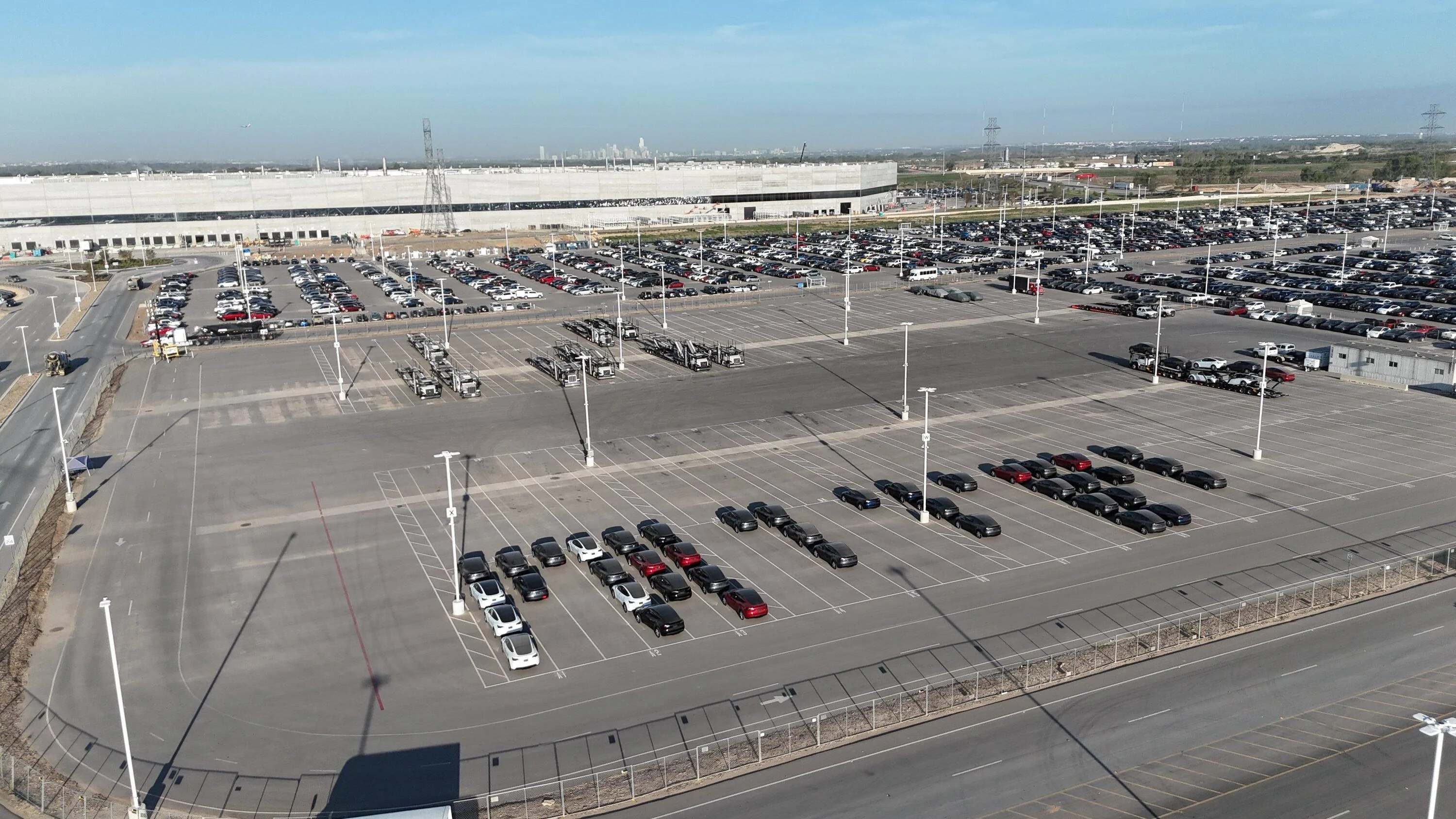 Tesla Cybertruck 6 Cybertrucks are in Giga Texas outbound lot for transport today 10/2/23 F7cYcI9WoAARJYR
