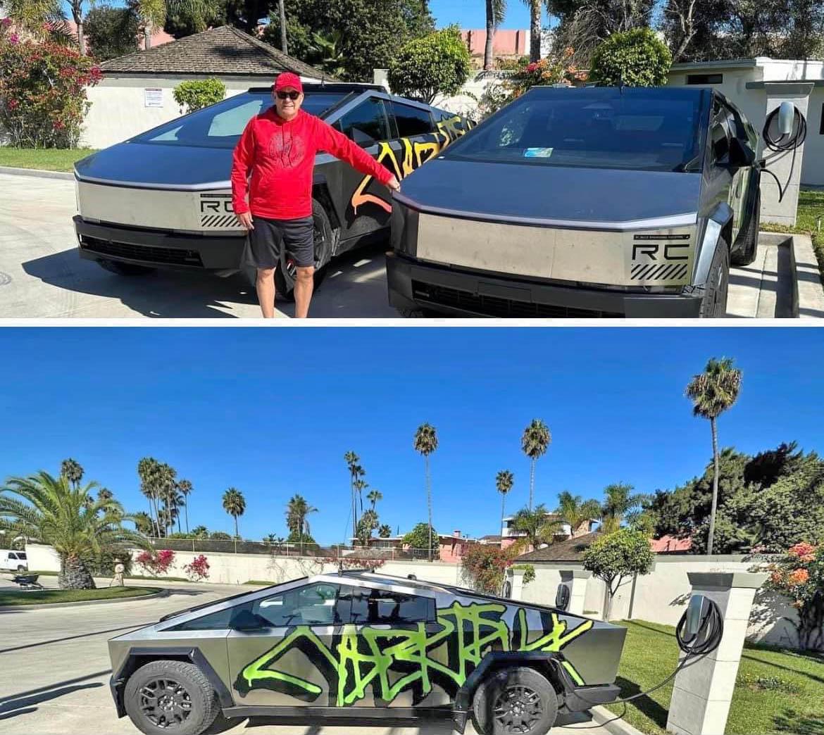Tesla Cybertruck Graffiti Wrap Cybertrucks First Look (Spotted in Mexico)! F7dncLBWgAA0Q-R (1)