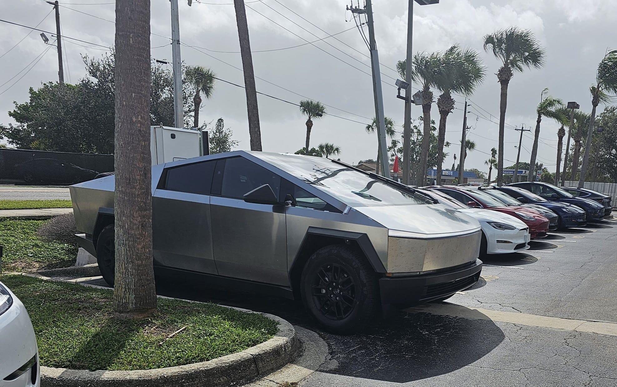 Tesla Cybertruck Cybertruck spotted carrying 8 tires in bed! @ Tesla Store in Merritt Island, FL 385049542_6653861358036741_188862600120907554_n