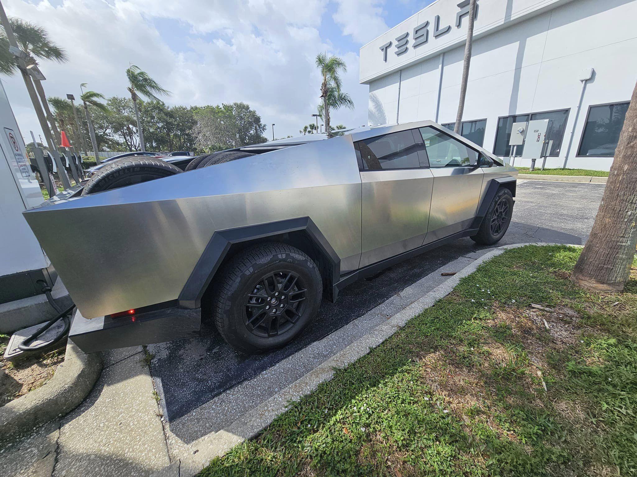 Tesla Cybertruck Cybertruck spotted carrying 8 tires in bed! @ Tesla Store in Merritt Island, FL 385033554_6653861638036713_3568520348012814182_n