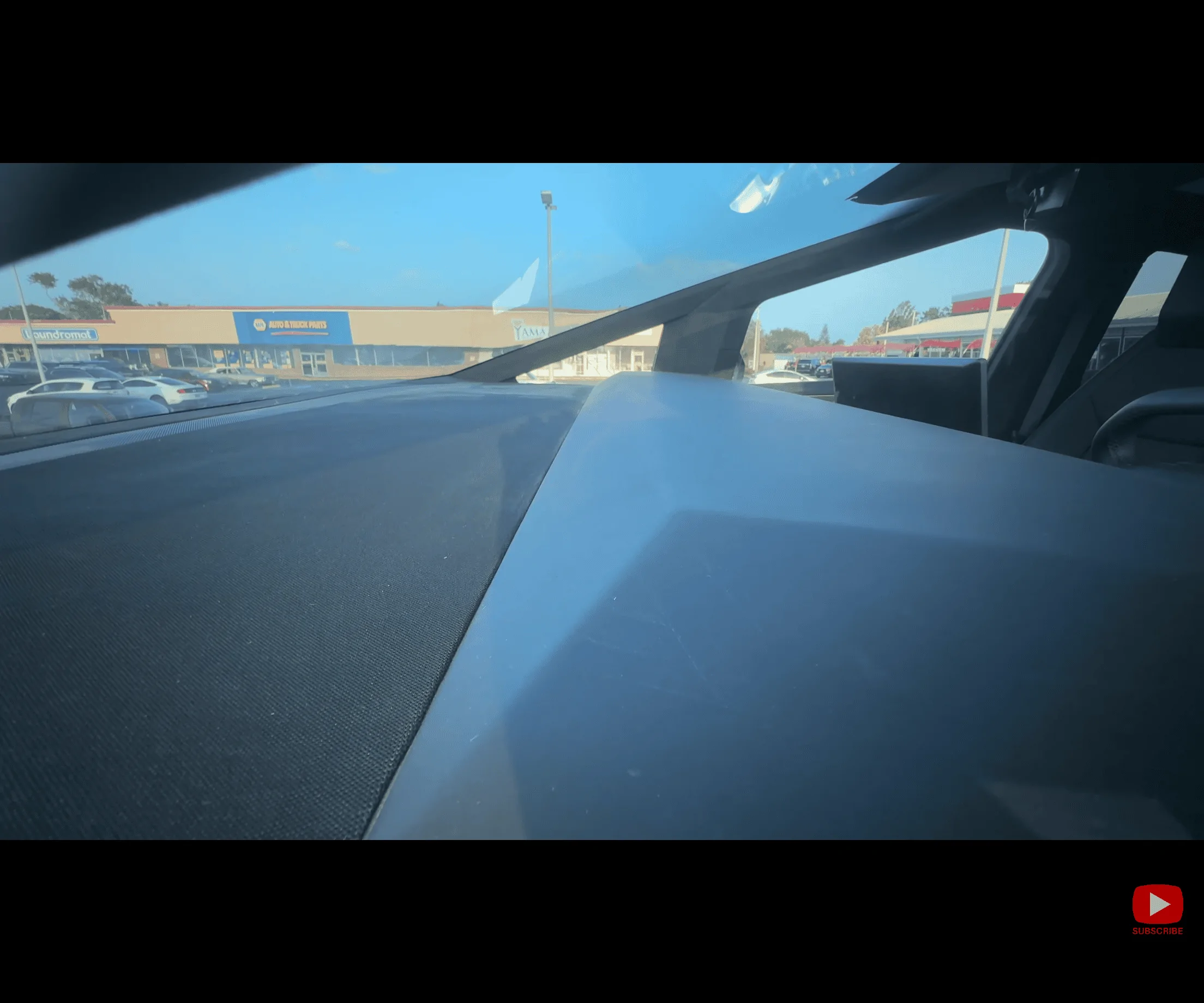 Tesla Cybertruck Trailered Cybertruck up close and personal! [Bearded Tesla Guy video] Screenshot_20231003-120210