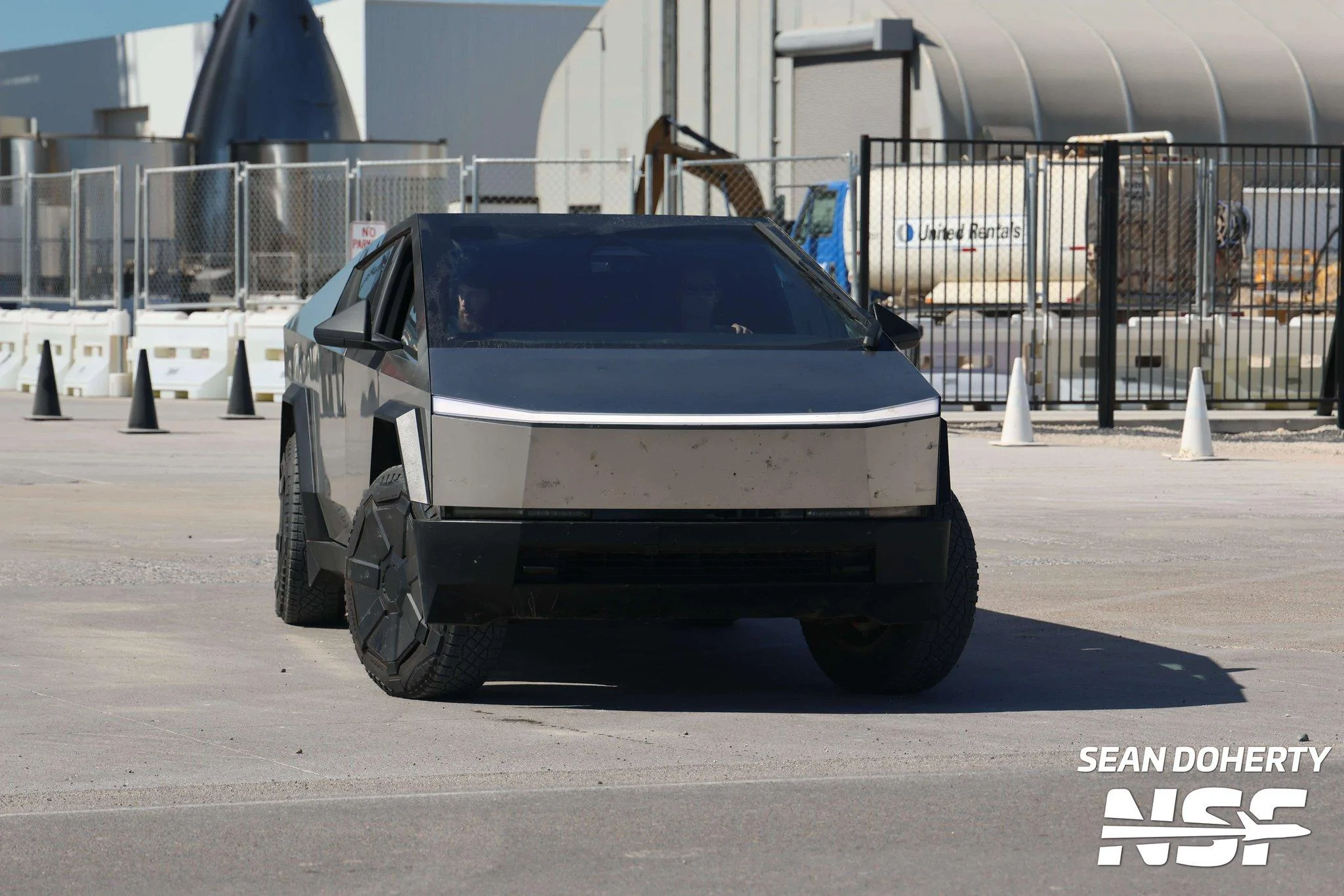 Tesla Cybertruck Cybertruck Spotted at Space X Starbase Driving Around! f7i3zkdxmaanb09-jpeg