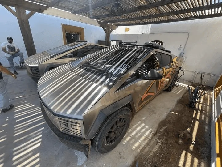 Tesla Cybertruck Mexico Pics: Cybertrucks w/ roof rack accessories (Starlink & recovery boards) and bed vault haul (spare, air tank, recovery rope) wnqe8l1z3isb1