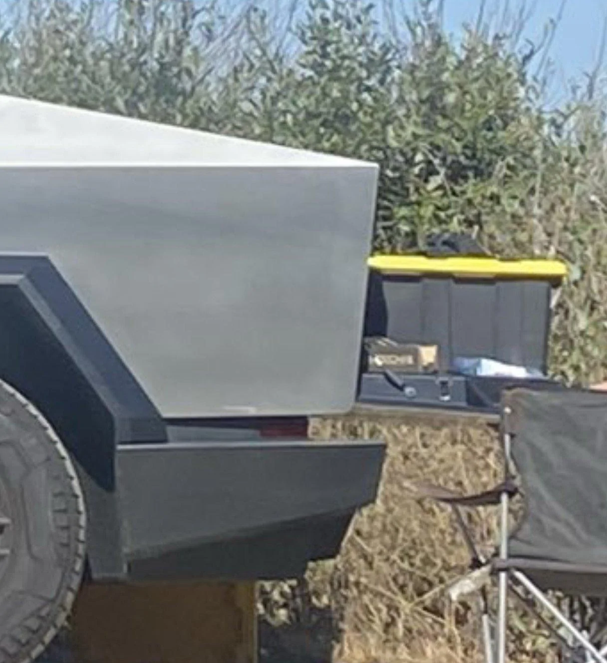 Tesla Cybertruck Cybertruck tailgating w/ pics of tailgate down, bed rails, bed floor, etc. Cybertruck tailgating tailgate down 4