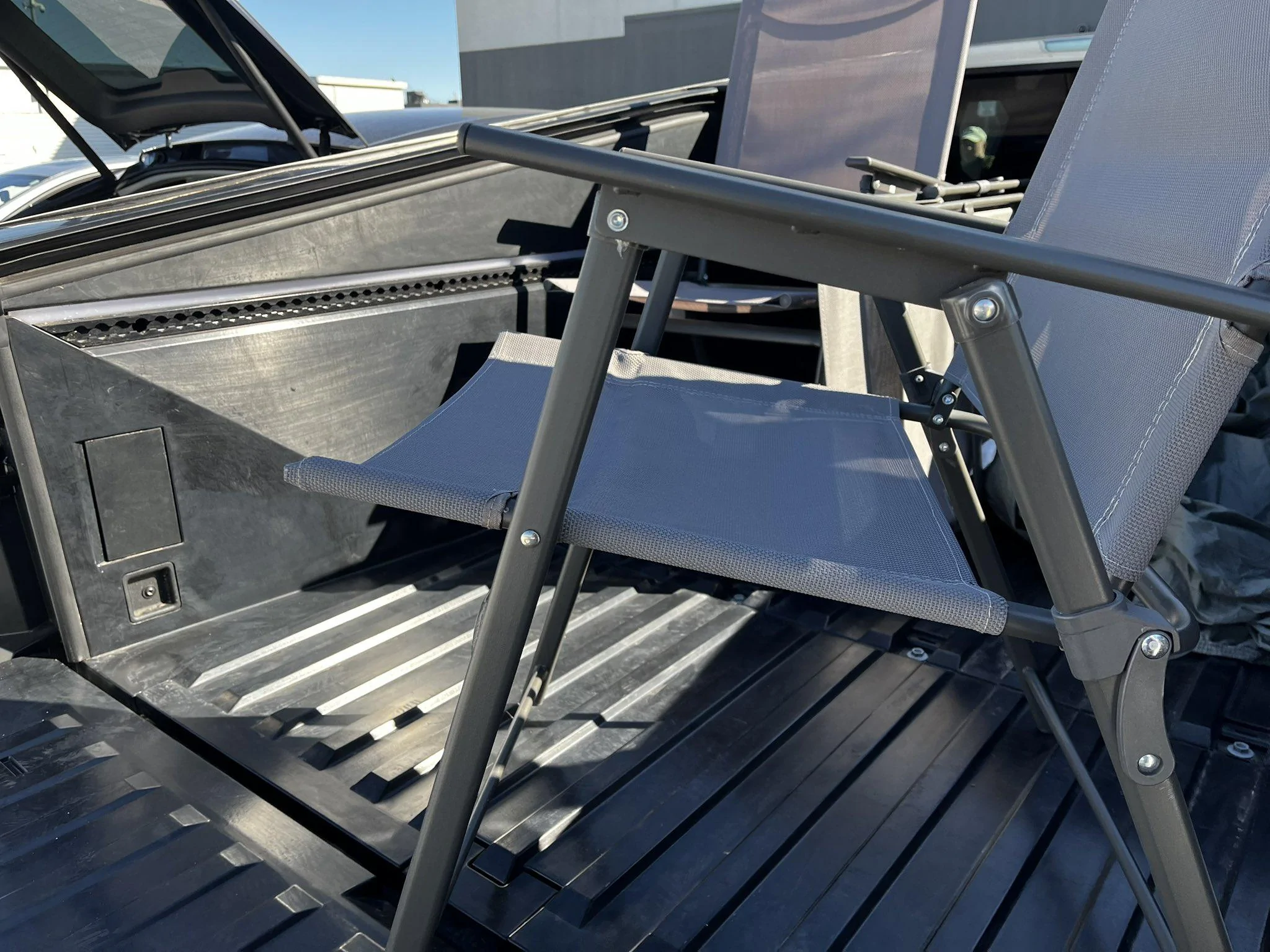 Tesla Cybertruck Cybertruck tailgating w/ pics of tailgate down, bed rails, bed floor, etc. Cybertruck tailgating tailgate down 5