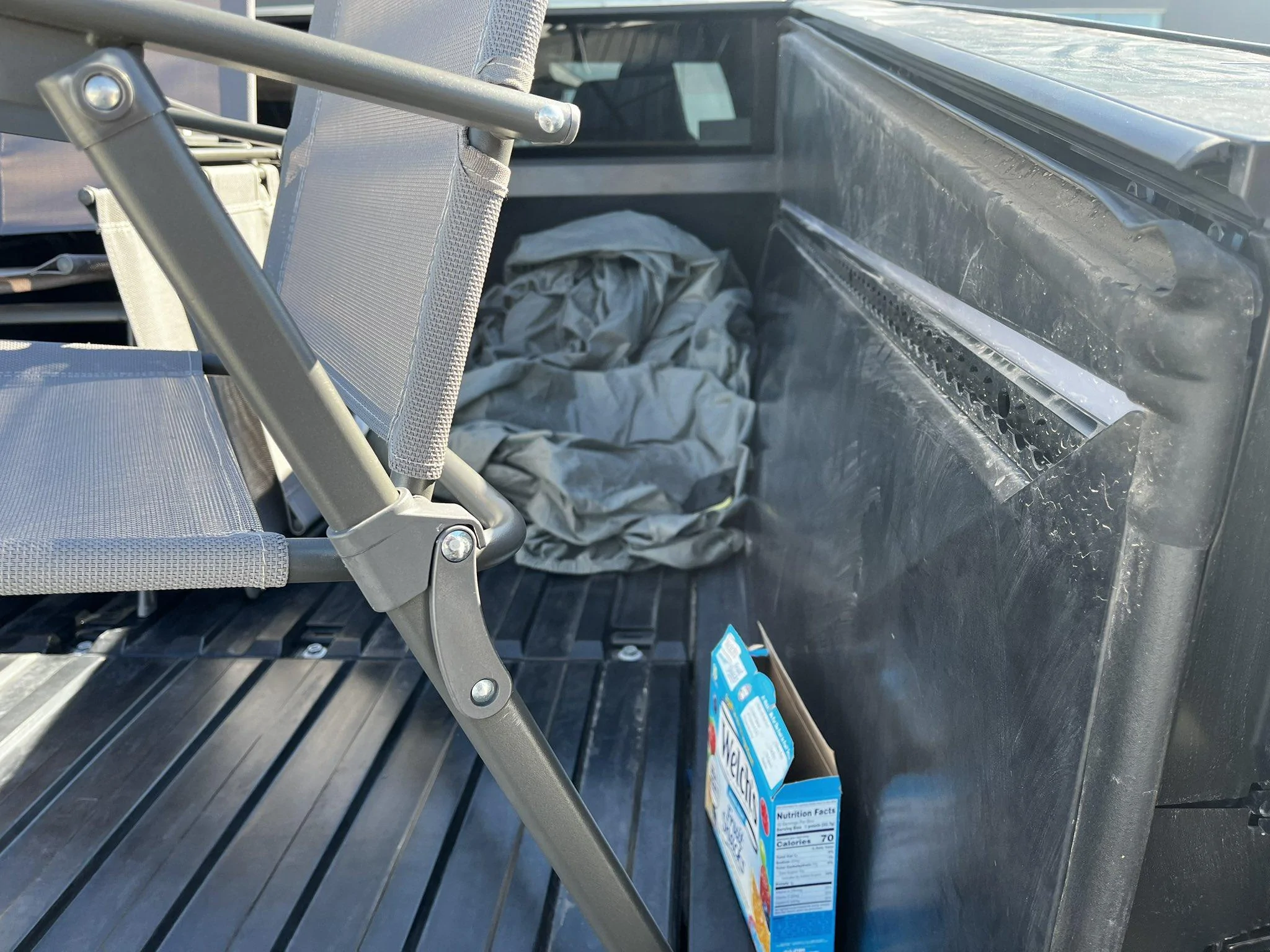 Tesla Cybertruck Cybertruck tailgating w/ pics of tailgate down, bed rails, bed floor, etc. Cybertruck tailgating tailgate down 6