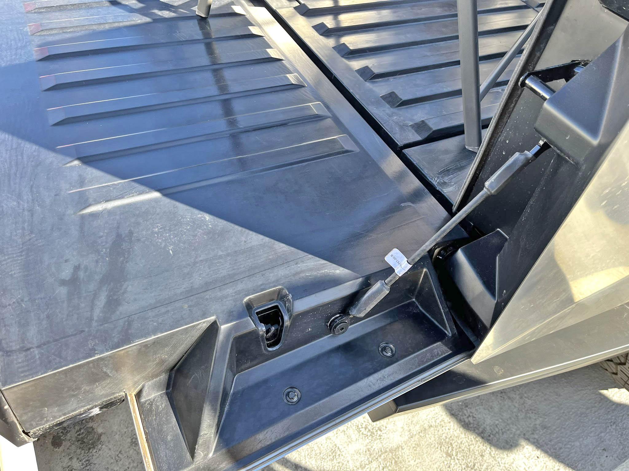 Tesla Cybertruck Cybertruck tailgating w/ pics of tailgate down, bed rails, bed floor, etc. Cybertruck tailgating tailgate down 2