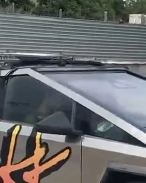 Tesla Cybertruck Cybertruck off-roading in Baja (live streamed by Tesla)! 343FFEB9-D5C4-4582-B3B1-C365B7CA94E4